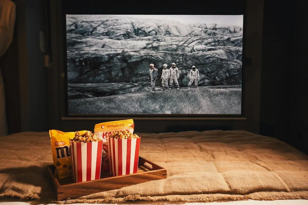 Private Hammam & Immersive Cinema - Eden Luxury Suite Roanne